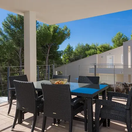 Apartment Old Mill Milna (Brac)